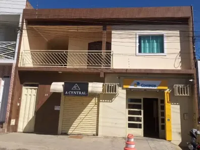 Sobrado com 3 Quartos à venda, 200m² no Centro, Condeúba