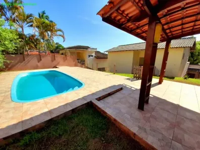 Sobrado com 4 Quartos para alugar, 250m² no São Paulo II, Cotia