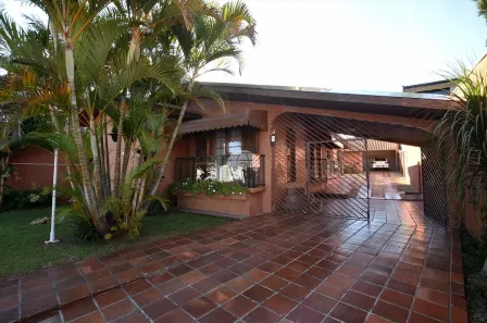 Casa com 3 Quartos à venda, 200m² no Novo Mundo, Curitiba
