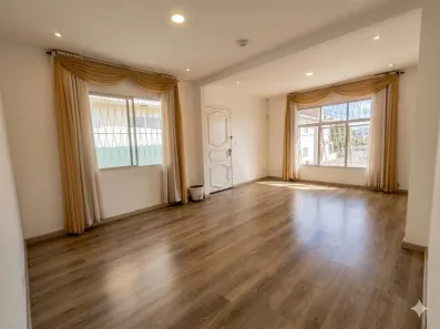 Casa com 4 Quartos para alugar, 150m² no Estreito, Florianópolis