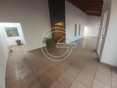 Casa com 3 Quartos para alugar, 10m² no Centro, Marília