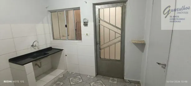 Casa com 1 Quarto para alugar, 30m² no Parque Santo Antônio, Guarulhos