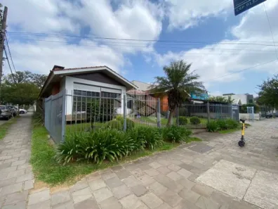Prédio Comercial com 3 Quartos para alugar, 232m² no Três Figueiras, Porto Alegre