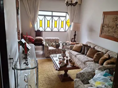 Sobrado com 3 Quartos à venda, 226m² no São Benedito, Uberaba