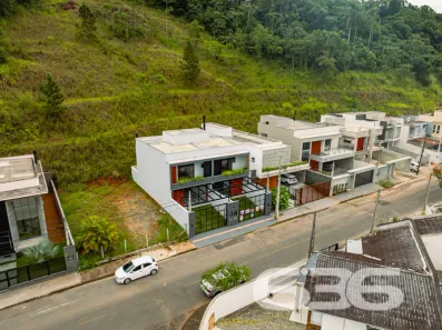 Sobrado com 3 Quartos à venda, 140m² no Bom Retiro, Joinville