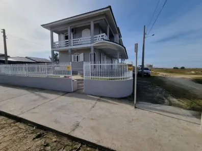 Casa com 4 Quartos à venda, 200m² no Centro, Balneário Rincão