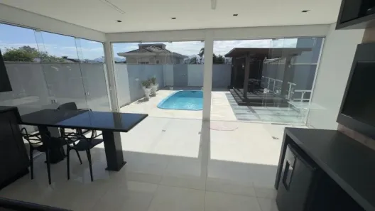 Sobrado com 4 Quartos à venda, 252m² no Saguaçu, Joinville
