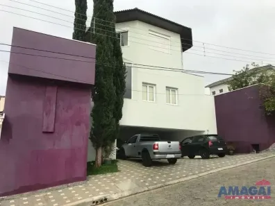 Casa de Condomínio com 3 Quartos para alugar, 315m² no Vila Zezé, Jacareí