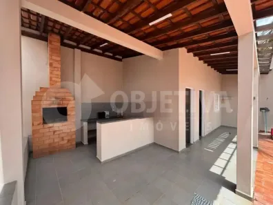 Casa com 3 Quartos para alugar, 210m² no Jardim Karaíba, Uberlândia