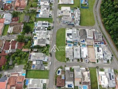 Lote/Terreno à venda, 403m² no Balneário Copacabana, Caraguatatuba