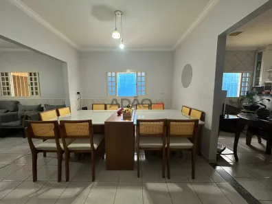 Casa com 3 Quartos à venda, 258m² no Vila Jardim São Judas Tadeu, Goiânia
