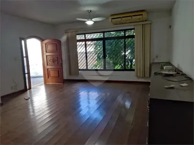 Casa com 5 Quartos à venda, 200m² no Vila Pirajussara, São Paulo