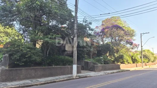 Sobrado com 5 Quartos à venda, 300m² no Centro, Vinhedo