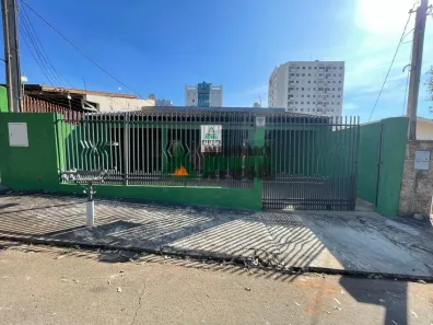 Casa com 3 Quartos para alugar, 200m² no Vila Larsen 1, Londrina