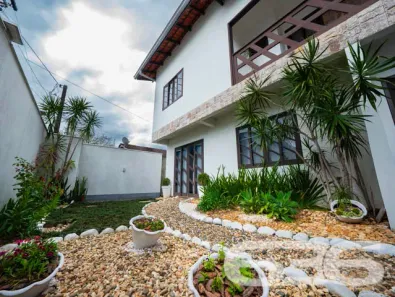 Sobrado com 3 Quartos à venda, 153m² no Aventureiro, Joinville