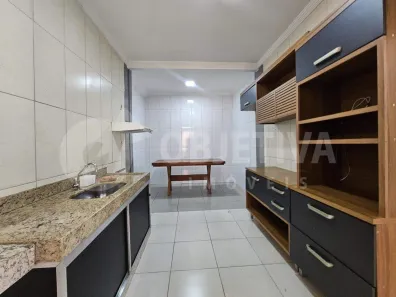 Casa com 3 Quartos para alugar, 75m² no Jardim Canaã, Uberlândia