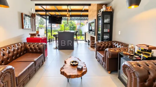 Casa com 3 Quartos à venda, 211m² no Chácara das Pedras, Porto Alegre