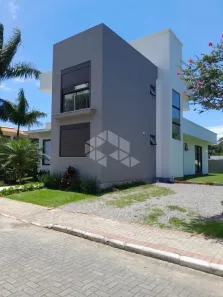 Casa de Condomínio com 4 Quartos para alugar, 220m² no Ponta das Canas, Florianópolis