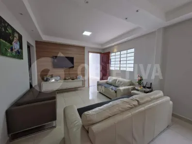 Casa com 3 Quartos à venda, 100m² no Cidade Jardim, Uberlândia