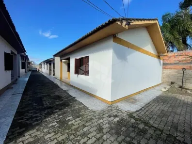 Casa de Condomínio com 2 Quartos para alugar, 76m² no São João, Santa Maria