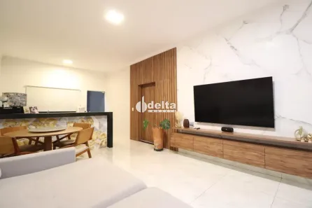 Casa com 3 Quartos para alugar, 83m² no Santa Rosa, Uberlândia