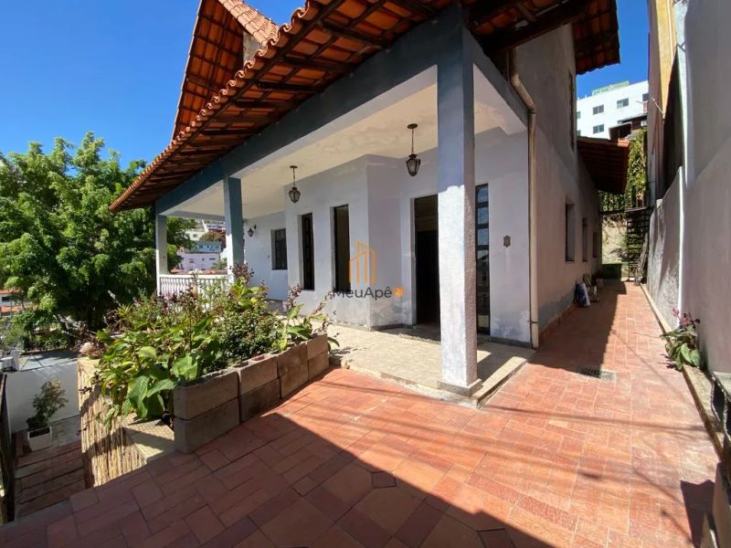 Casa com 4 quartos — Alto Caiçaras, Belo Horizonte