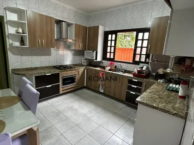 Sobrado com 3 Quartos à venda, 228m² no Vila Júlia, Poá