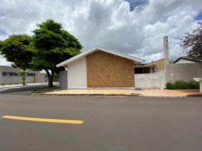 Casa com 3 Quartos para alugar, 120m² no Jardim Maria Izabel, Marília