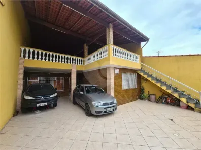 Casa com 3 Quartos à venda, 250m² no Três Montanhas, Osasco