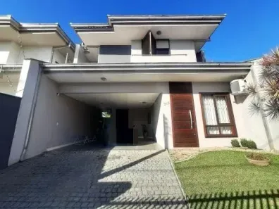 Casa com 3 Quartos para alugar, 158m² no Bucarein, Joinville