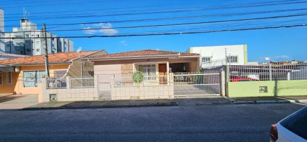Casa com 3 Quartos à venda, 241m² no Barreiros, São José