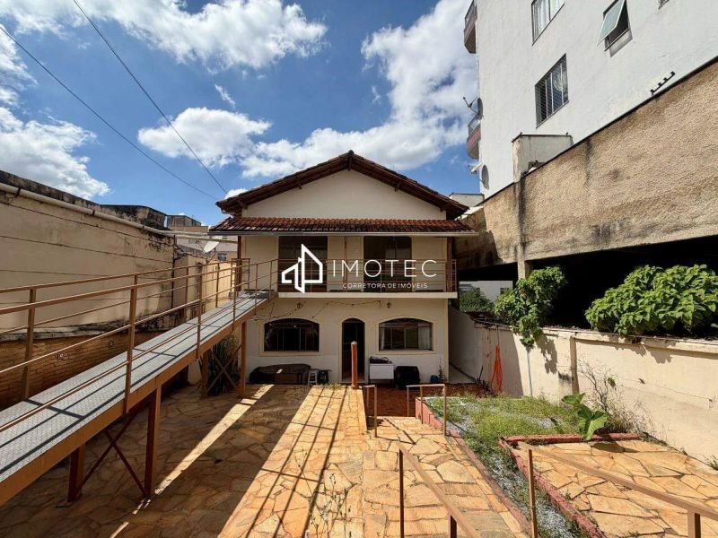 Casa com 6 quartos — Sagrada Família, Belo Horizonte