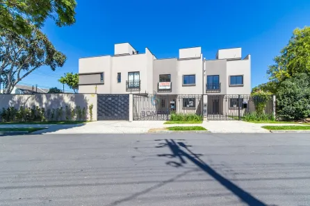 Sobrado com 3 Quartos à venda, 130m² no Novo Mundo, Curitiba
