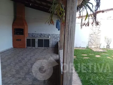 Casa com 3 Quartos à venda, 200m² no Dona Zulmira, Uberlândia