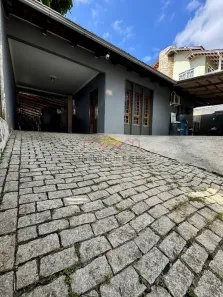 Casa com 3 Quartos à venda, 130m² no Floresta, Joinville