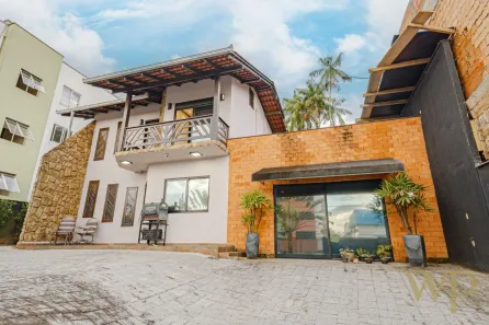 Casa com 2 Quartos à venda, 145m² no Iririú, Joinville