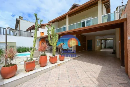 Sobrado com 3 Quartos à venda, 300m² no Centro, Peruíbe