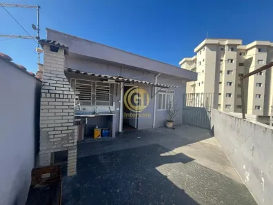 Casa com 2 Quartos para alugar, 100m² no Jardim Jacinto, Jacareí