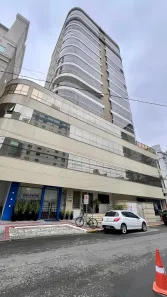 Apartamento com 3 Quartos para alugar, 137m² no Meia Praia, Itapema