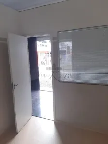 Prédio Comercial para alugar, 200m² no Jardim São Dimas, São José dos Campos