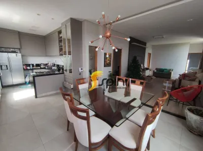 Casa com 4 Quartos para alugar, 357m² no Vigilato Pereira, Uberlândia