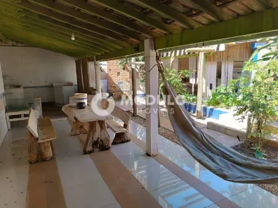 Casa com 3 Quartos à venda, 200m² no Santa Mônica, Uberlândia