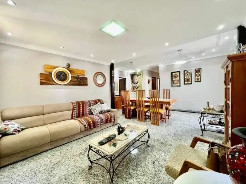 Casa com 5 quartos — Planalto, Belo Horizonte