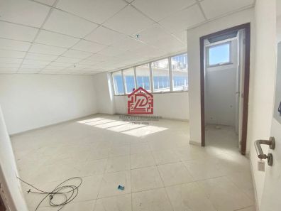 Sala Comercial para venda ou aluguel, 29m² no Imbetiba, Macaé