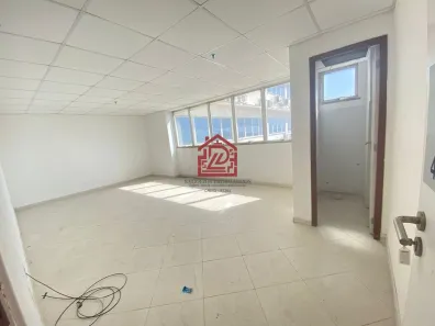 Sala Comercial à venda, 29m² no Imbetiba, Macaé