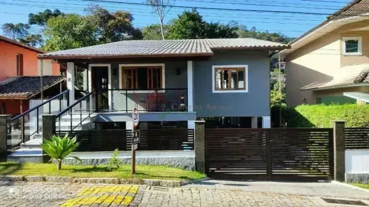 Casa de Condomínio com 4 Quartos à venda, 250m² no Golfe, Teresópolis