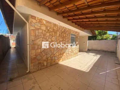 Imóvel Comercial com 3 Quartos para alugar, 100m² no Melo, Montes Claros