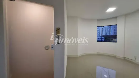 Sala Comercial para alugar, 35m² no Centro, Itajaí