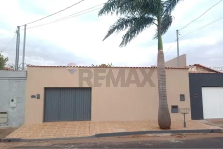 Casa com 3 Quartos para alugar, 200m² no Parque Colibri, Uberaba