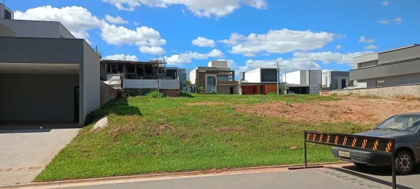Lote/Terreno à venda, 300m² no Jardins Bolonha, Senador Canedo